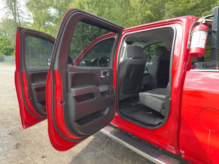 2015-chevrolet-silverado-2500hd-image-15