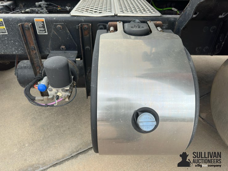 2016-kenworth-t440-image-16
