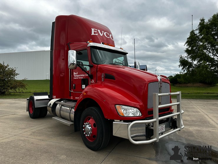 2015-kenworth-t440-image-3