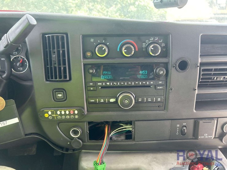 2015-chevrolet-express-4500-image-12