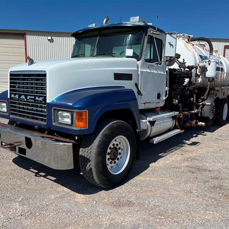 2001 MACK CH613