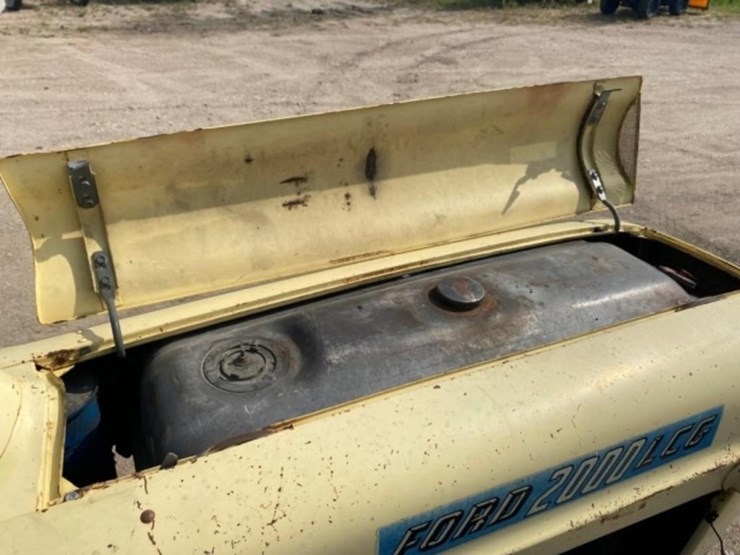 ford-2000-image-32