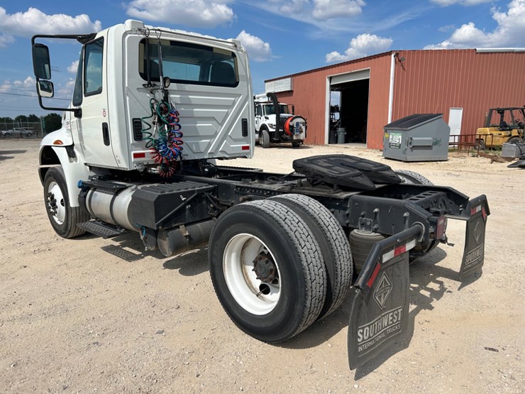 2017-international-durastar-4400-image-6