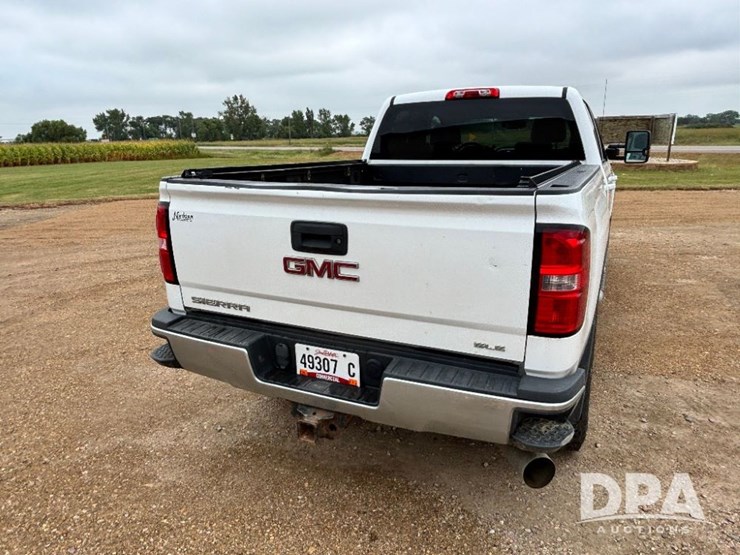 2015-gmc-sierra-2500hd-image-11