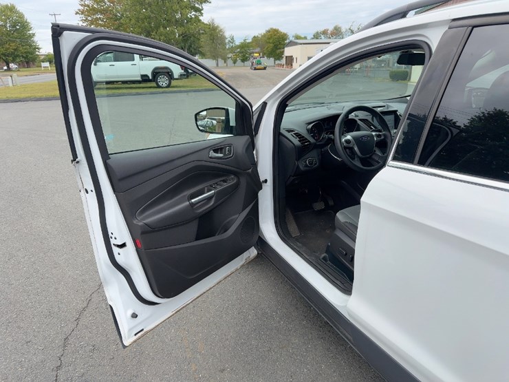 2016-ford-escape-se-image-16