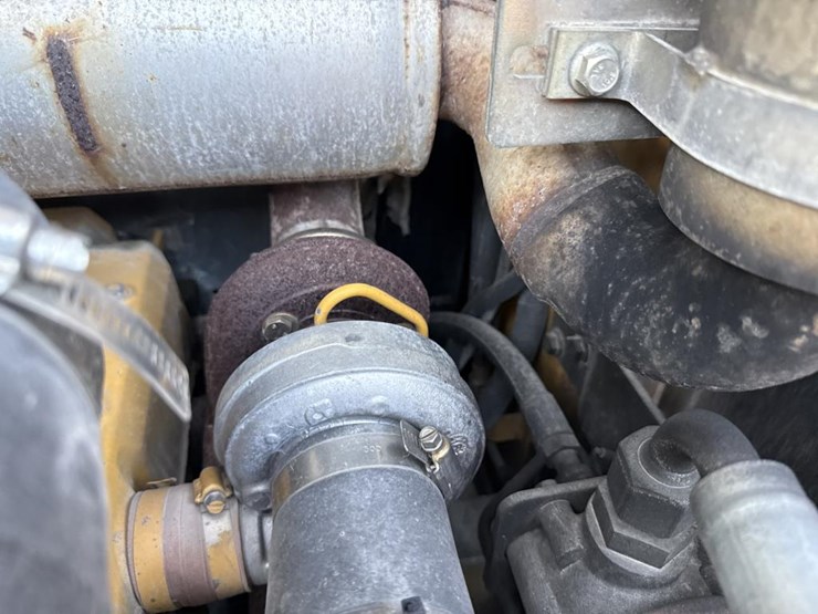 2008-deere-320-image-24