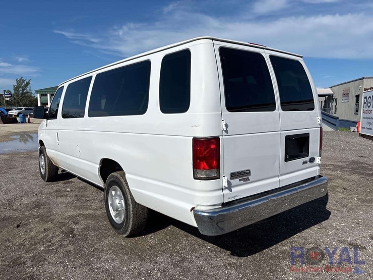 2011-ford-e350-image-4