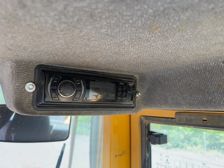 2005-volvo-l220e-image-24