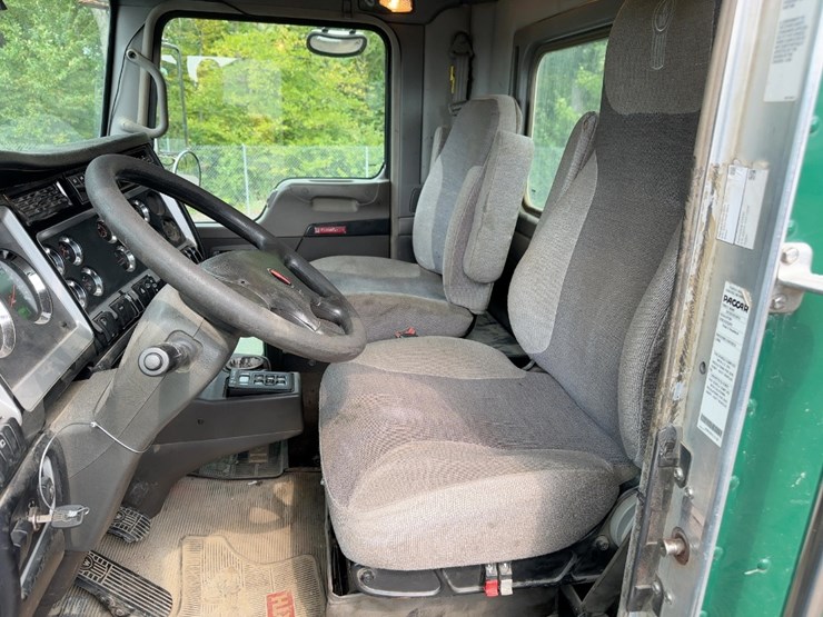 2016-kenworth-t800-image-29