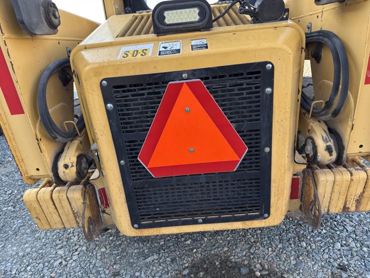2008-deere-320-image-22
