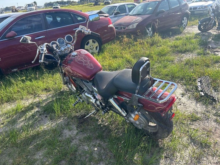 1999-honda-vt1100c-motorcycle-image-4