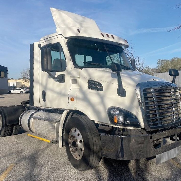 2017 FREIGHTLINER CASCADIA 113