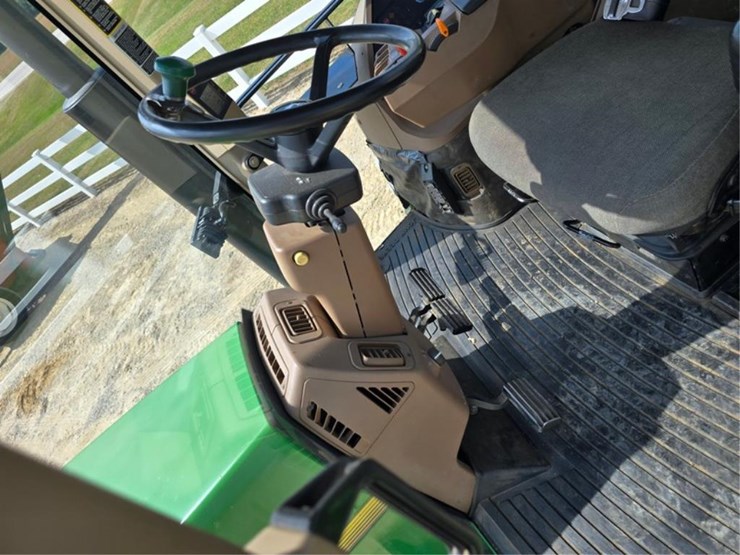 john-deere-8100-image-23