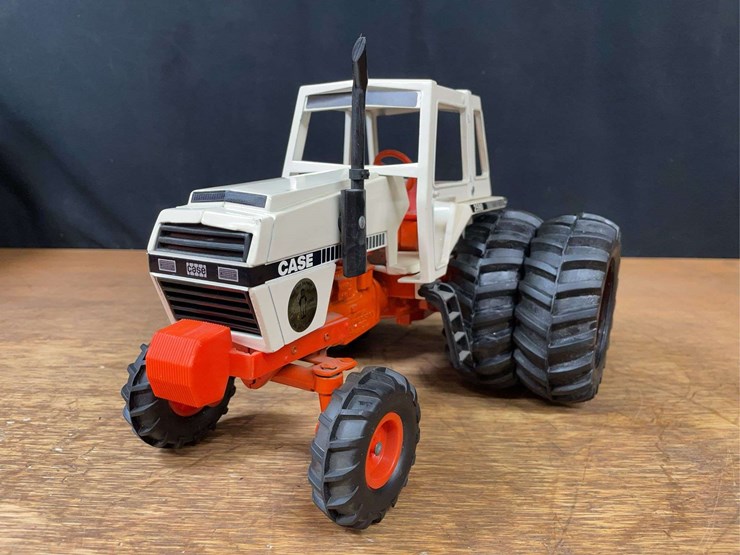 1/16-case-2590-1981-nfts-ertl-image-1