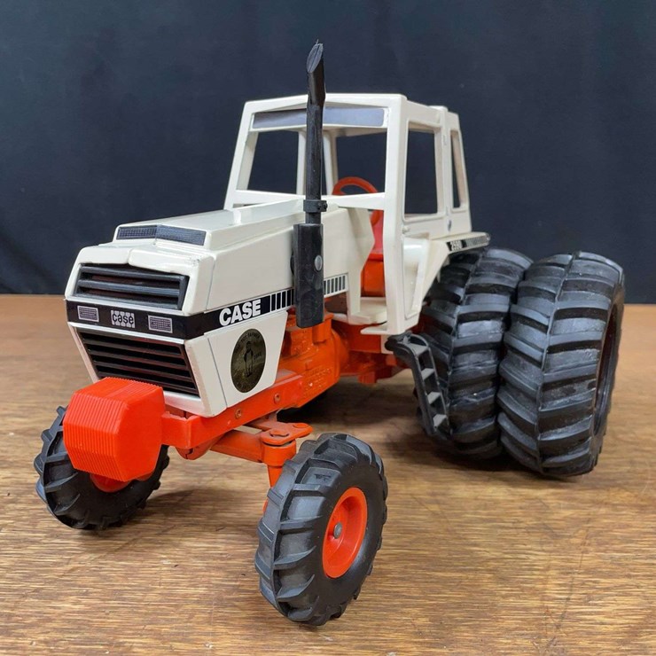 1/16 Case 2590 1981 NFTS Ertl