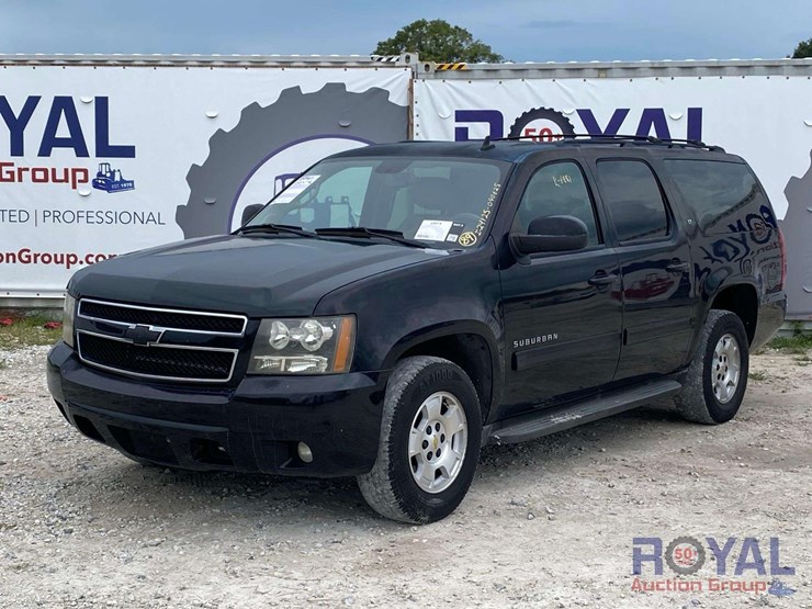 2011-chevrolet-suburban-image-1