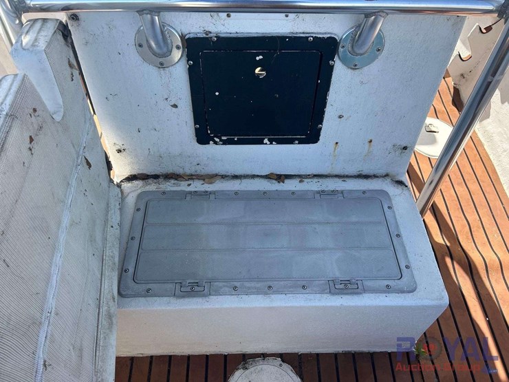 1990-21ft-center-console-fishing-boat-with-t/a-boat-trailer-image-11