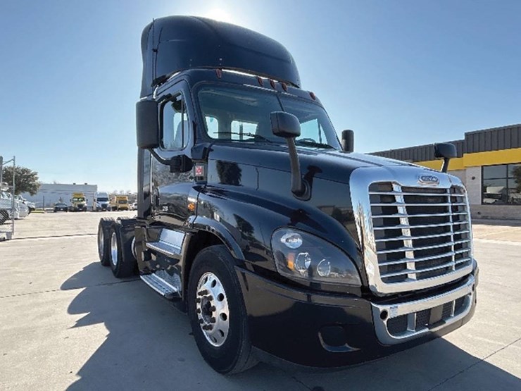 2019-freightliner-cascadia-125-evolution-image-1