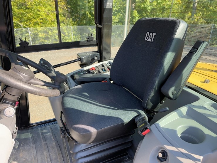 2022-caterpillar-910-image-22