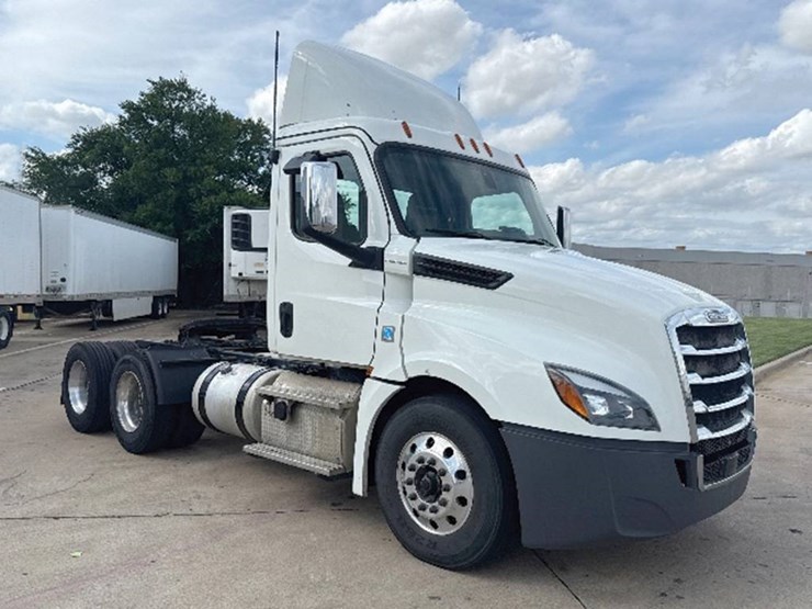 2019-freightliner-cascadia-126-image-1