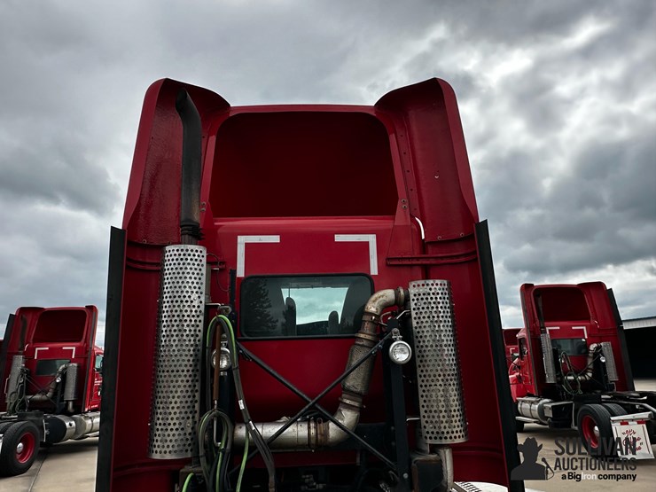 2013-kenworth-t440-image-15