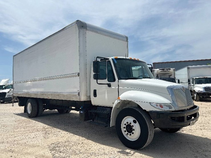 2019-international-durastar-4300-image-1