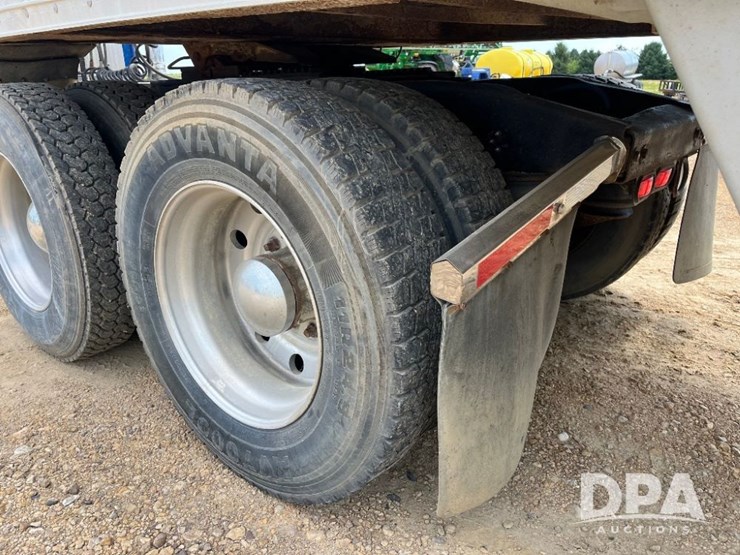 1984-peterbilt-359-image-43