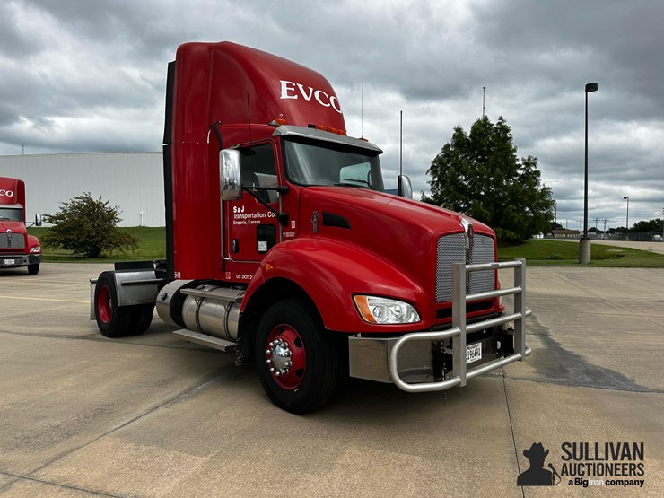 2016-kenworth-t440-image-3