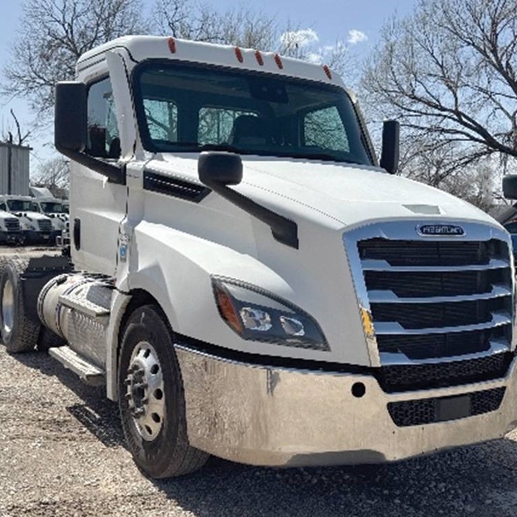 2020 FREIGHTLINER CASCADIA 126