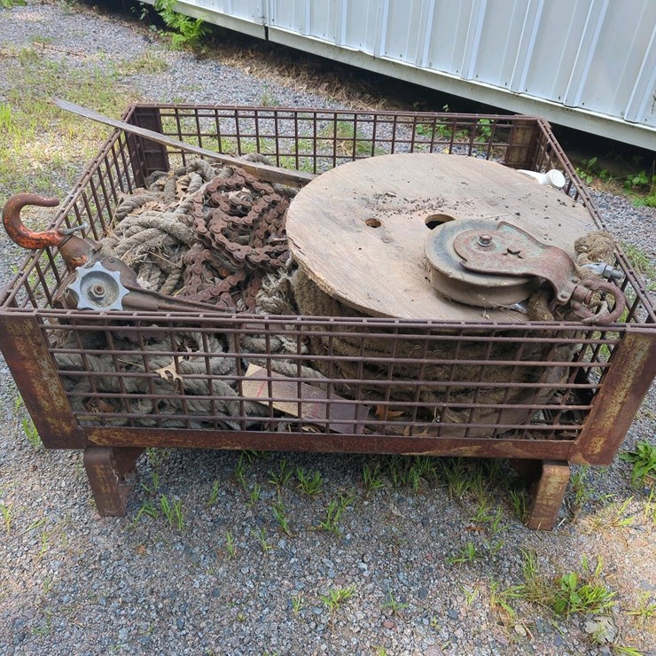 Metal Wire Box 41"x32"x12" with Chain Hoist