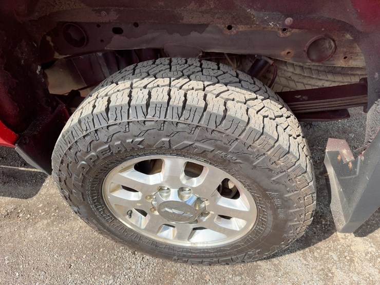 2015-chevrolet-silverado-2500hd-image-10