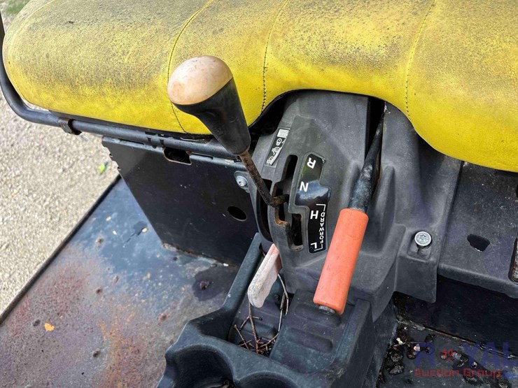2016-john-deere-gator-image-10