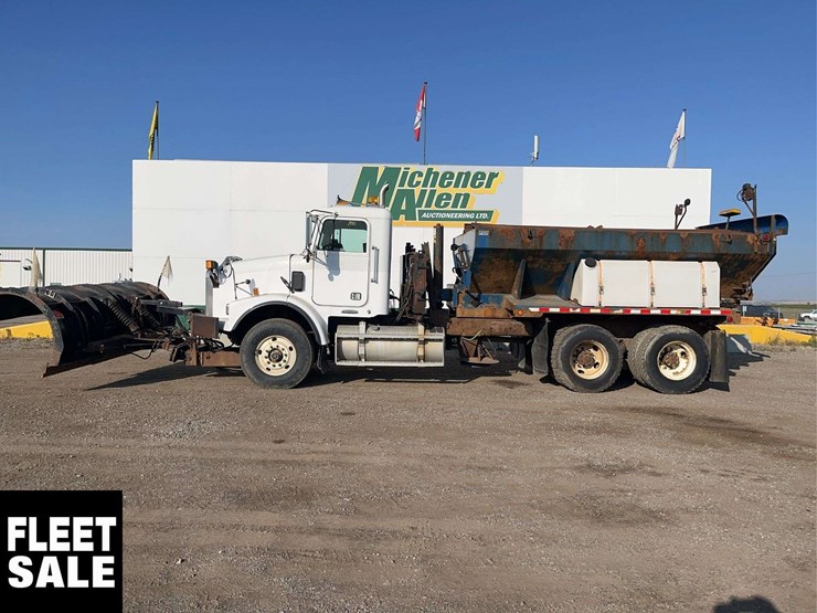 2002-freightliner-fld112-image-2