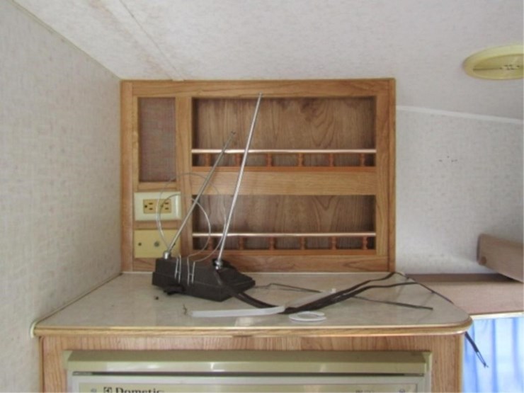 1992-layton-model-2000,bumper-pull-camper,2-doors-image-62