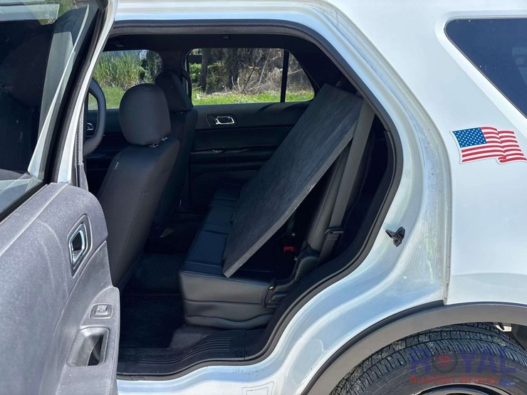 2018-ford-explorer-image-19