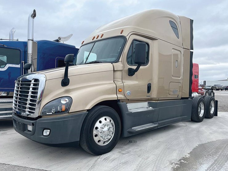 2016-freightliner-cascadia-125-evolution-image-1