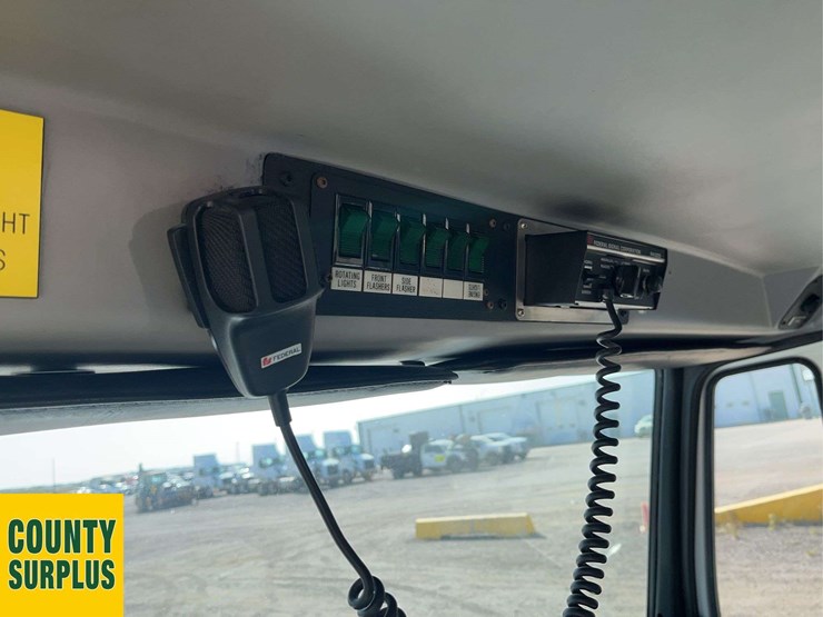 1996-freightliner-fl80-image-15