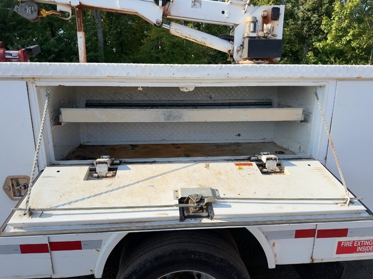 2012-ford-f550-xl-image-15