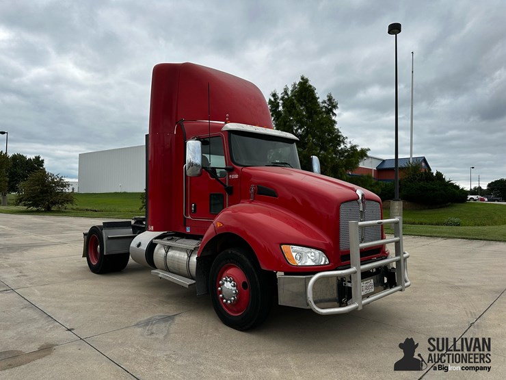 2012-kenworth-t440-image-3
