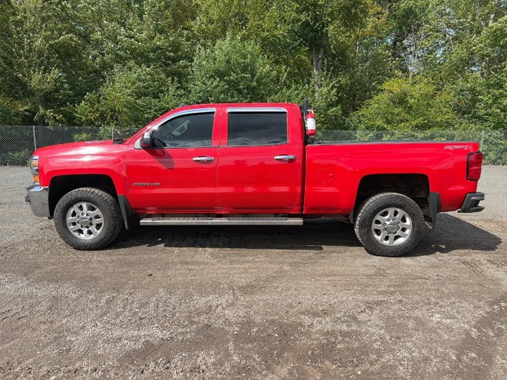 2015-chevrolet-silverado-2500hd-image-2