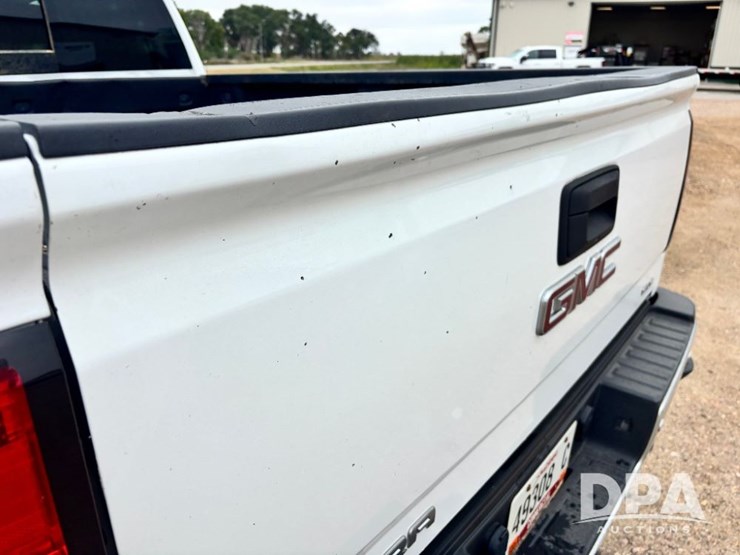 2017-gmc-sierra-2500hd-image-42