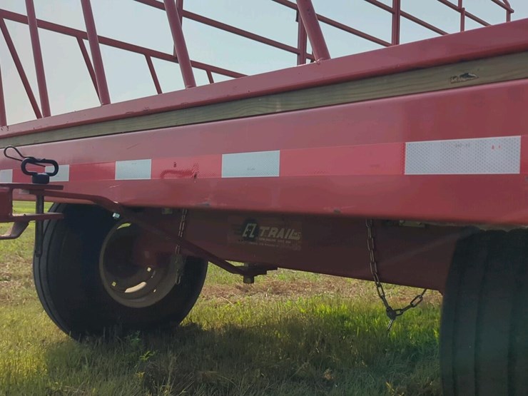 ez-trail-kicker-rack-and-running-gear-18'-long-x-10'8"-wide,-slight-twist-in-pole
(stored-inside)-image-8