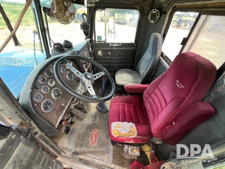 1984-peterbilt-359-image-47