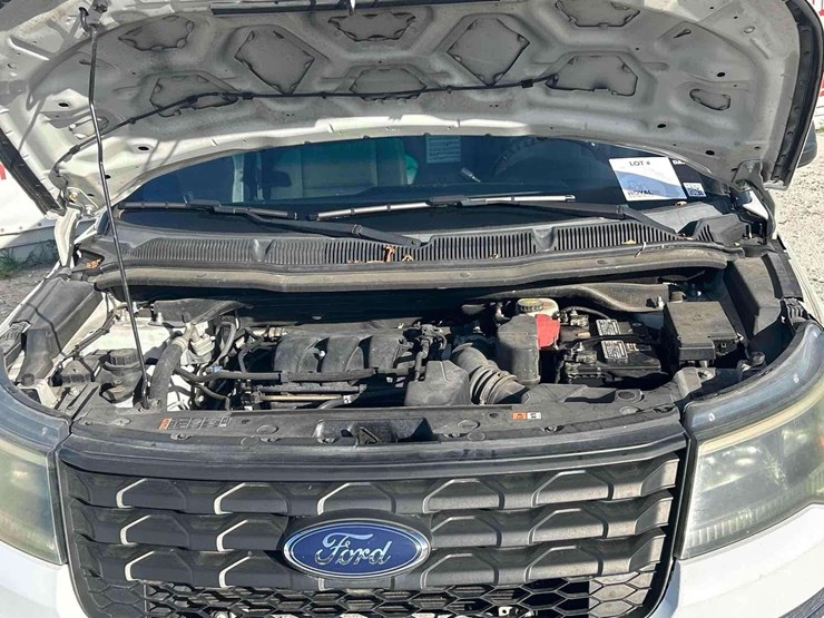 2016-ford-explorer-image-9