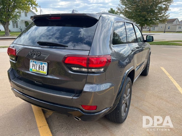 2016-jeep-grand-cherokee-image-29