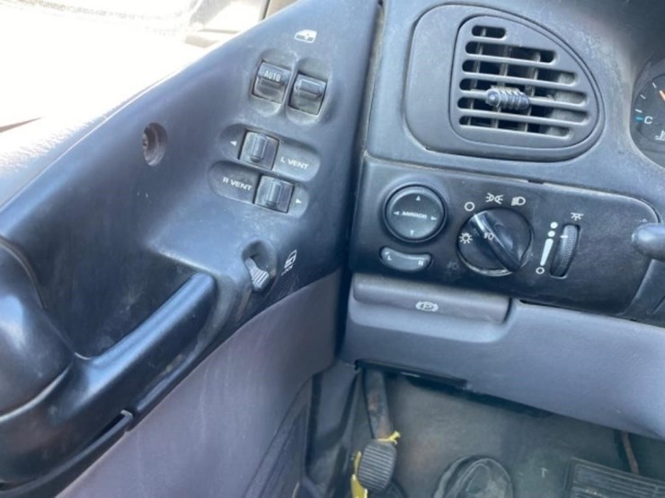 2000-dodge-grand-caravan-image-36