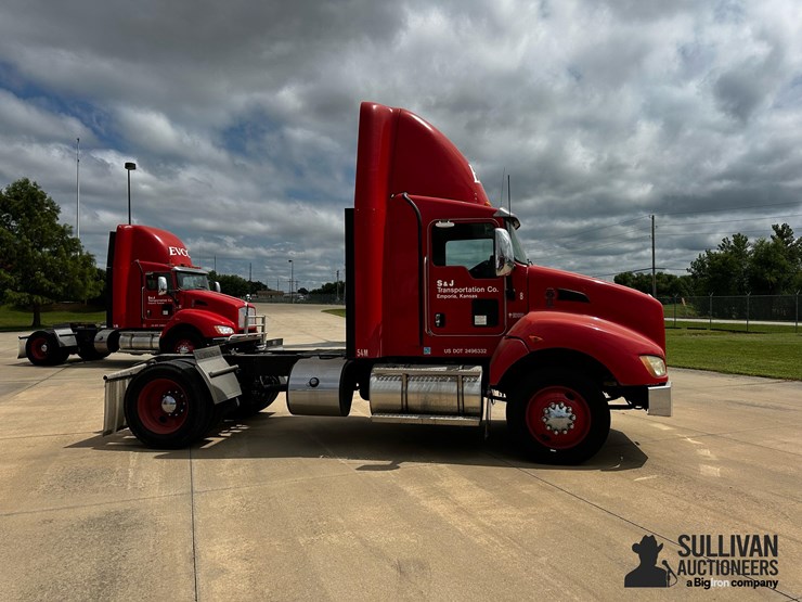 2012-kenworth-t440-image-4