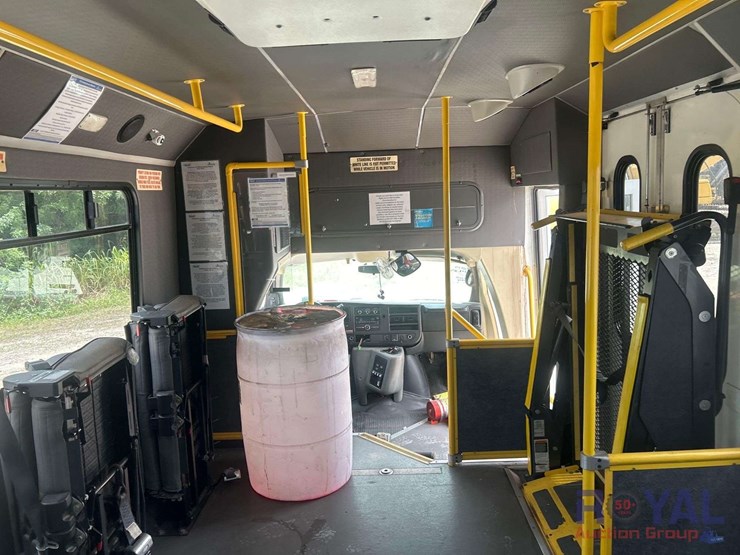2015-chevrolet-express-4500-image-27