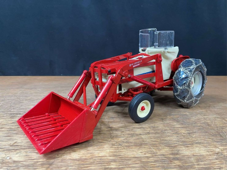 1/16-ih-460-2009-red-power-nib-ertl-image-3