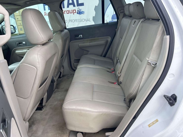 2010-ford-edge-image-22